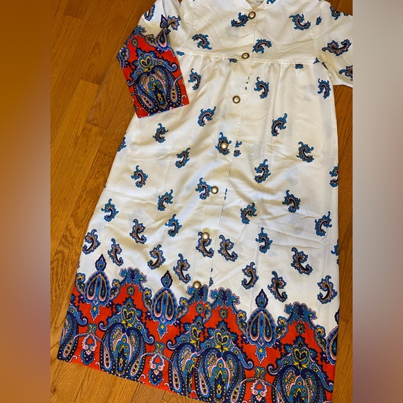 Abstract 1960s inspired dress - Picture 5 of 16